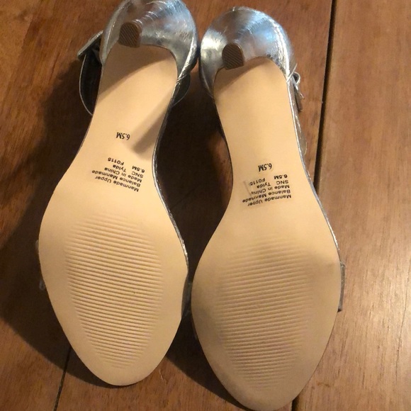 Style & Co. Prom Wedding Formal Tylda Silver Diamond Ankle Y2K Low Heels Sz 6.5 - Picture 5 of 5